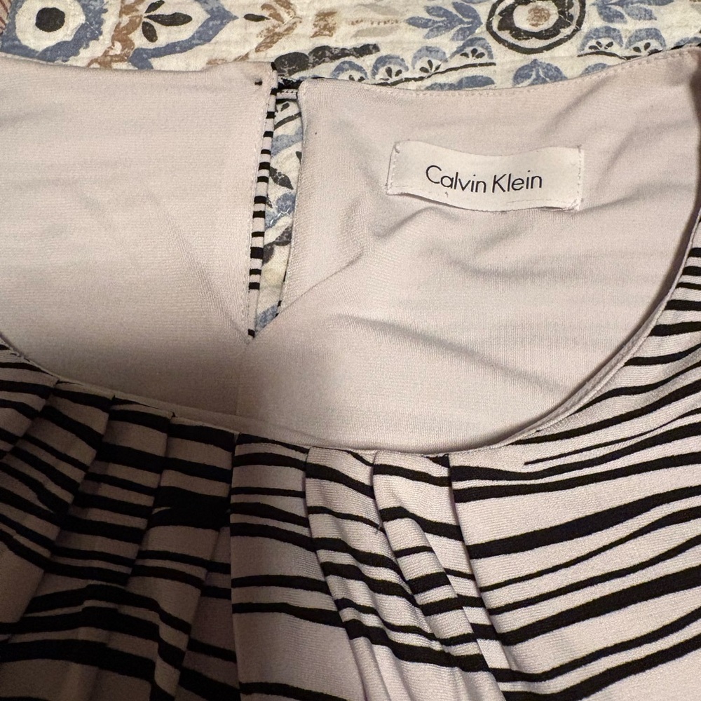 Size L Career Essentials Shell - Picture 2 of 4
